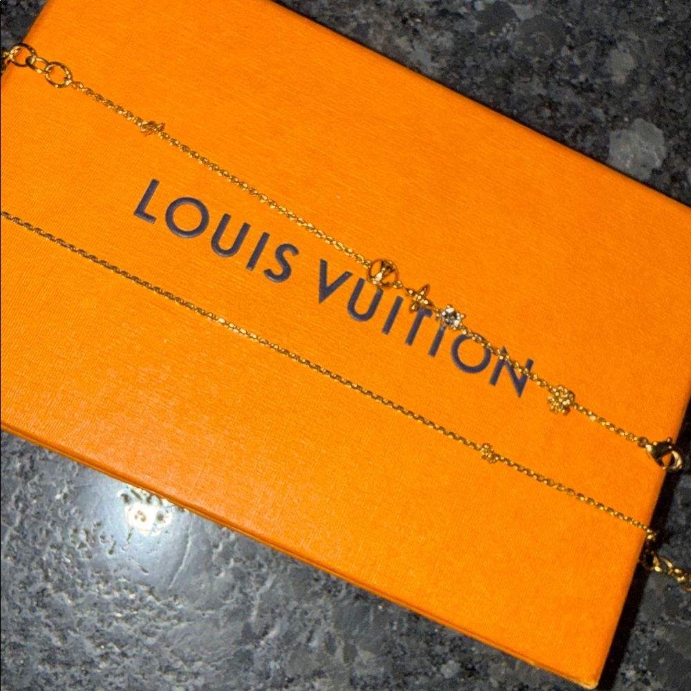 Petit Louis Vuitton Necklace & Bracelet 💫 - Picture 5 of 10